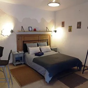 Comme Un Petit Au Coeur Du Vieux Village Eyragues